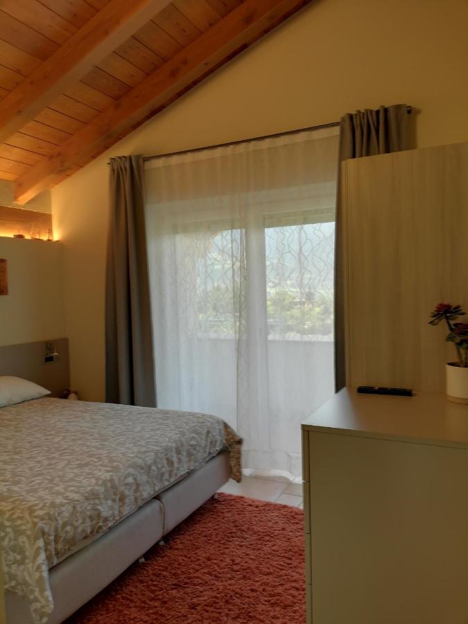 Ferienhaus A&g - Elegante Casa 100 Mq Su Due Piani Con Wi-fi-giardino-parcheggio *